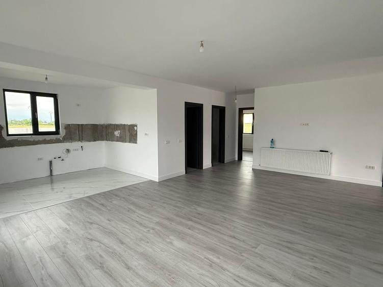Casă cu 5 camere cu Teren 500 Mp în Ciorogârla