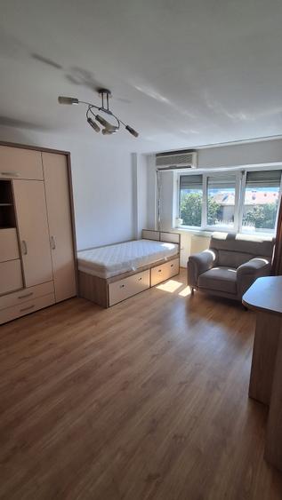 Apartament cu 3 camere decomandat în Centrul Civic