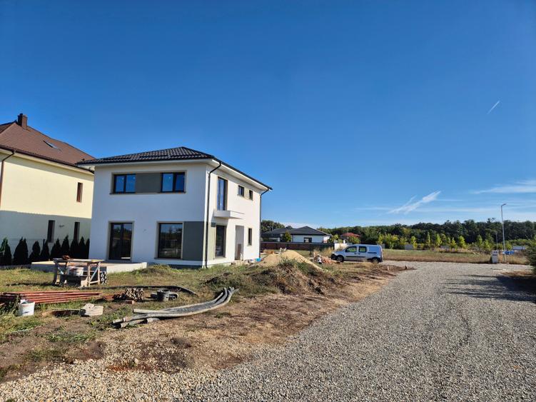 Casă individuală cu 4 camere cu Teren 535 Mp în Gulia
