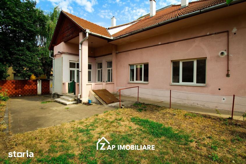 Casă cu 5 camere cu Teren 300 Mp în Central