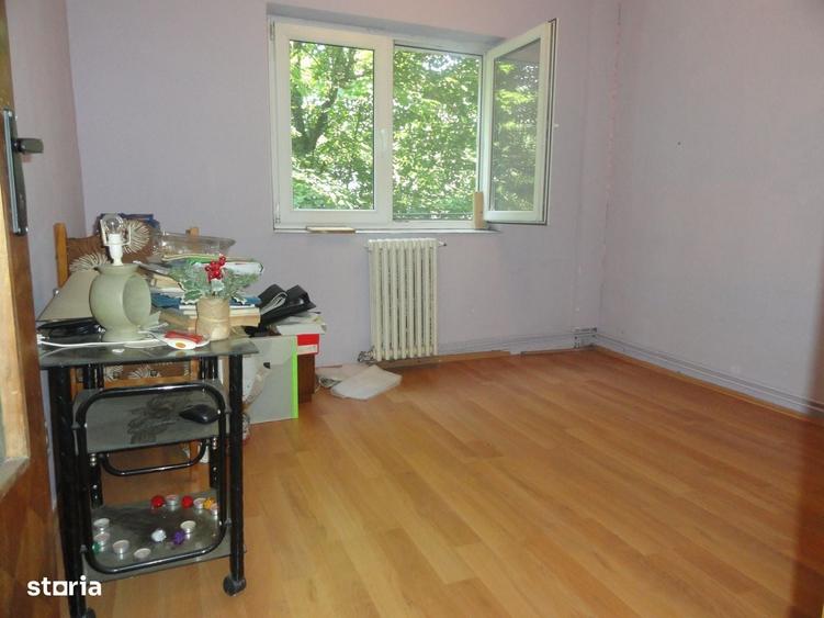 Apartament cu 4 camere decomandat în Micălaca