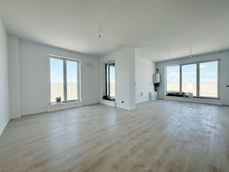 Penthouse cu 3 camere decomandat în Aradului
