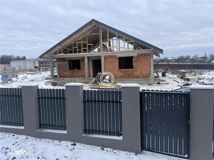 Casă cu 3 camere în Ciurbești