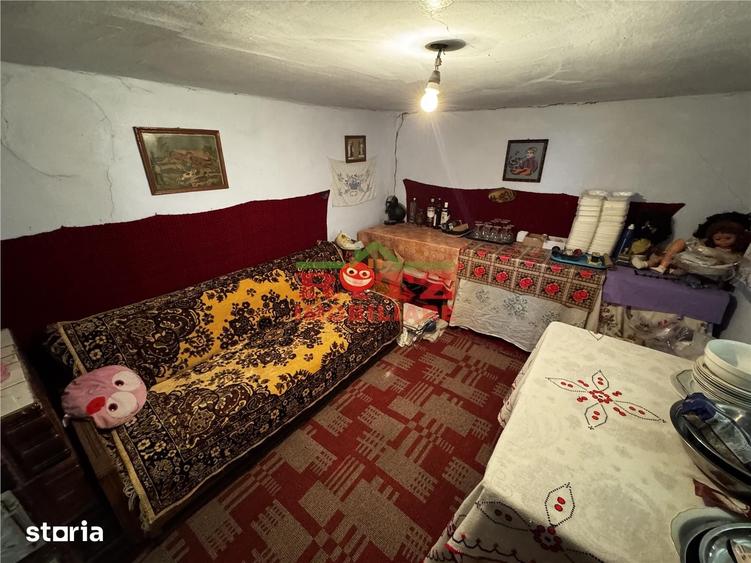 Casă cu 4 camere cu Teren 2437 Mp în Osica de Sus