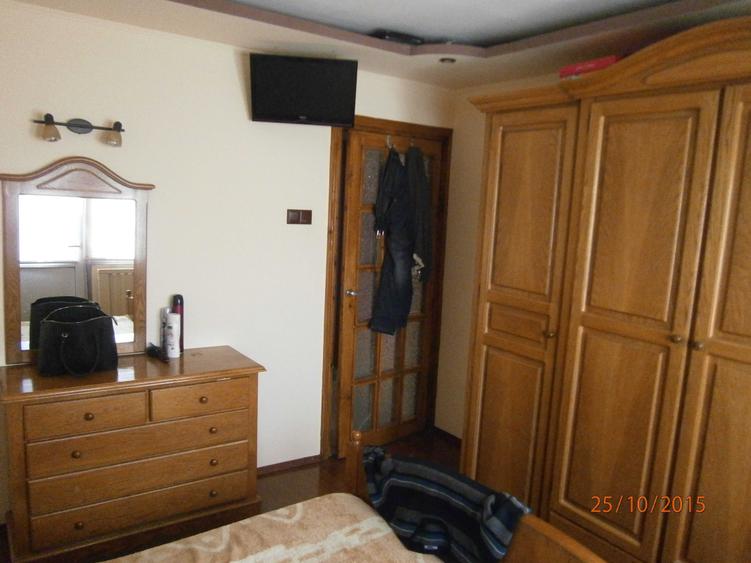 Apartament cu 3 camere decomandat în Vulcan