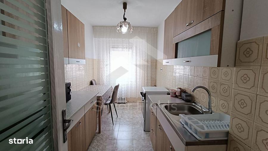 Apartament cu 3 camere, mobilat în Complex Studențesc