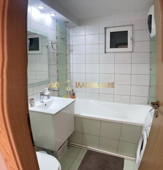 Apartament cu 4 camere decomandat, mobilat în Berceni
