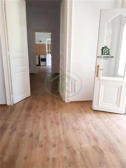 Spațiu comercial, de 100 mp, în Central