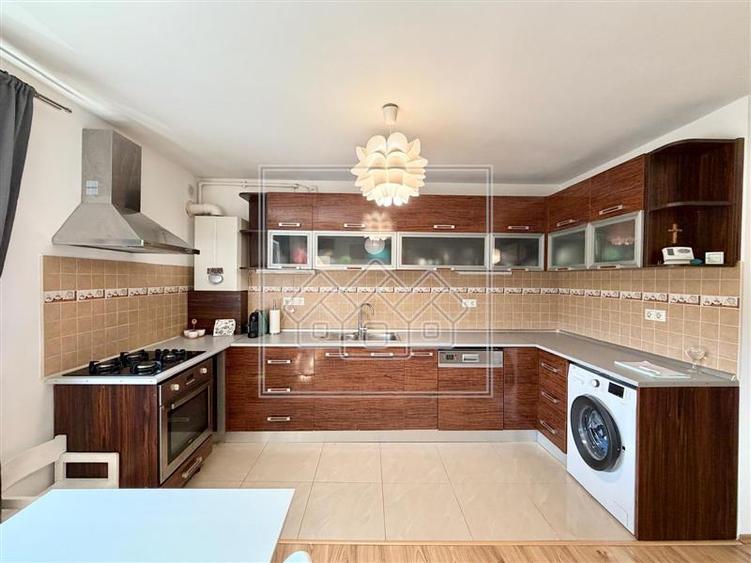 Ap modern, cu 3 camere, balcon - Zona Lazaret - 3