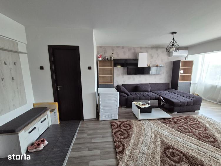 Apartament cu 3 camere semidecomandat în Nicolina