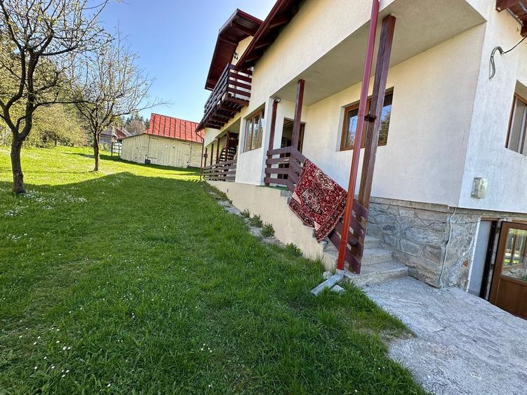 Casă cu 7 camere cu Canalizare în Beliș