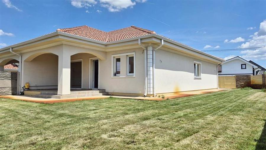 Duplex cu 4 camere cu Canalizare în Moșnița Nouă