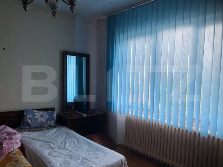 Apartament cu 4 camere decomandat, mobilat în Central