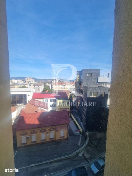 Garsonieră decomandată în Piața Centrală