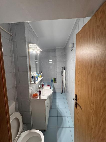 Apartament cu 3 camere decomandat în Vitrometan