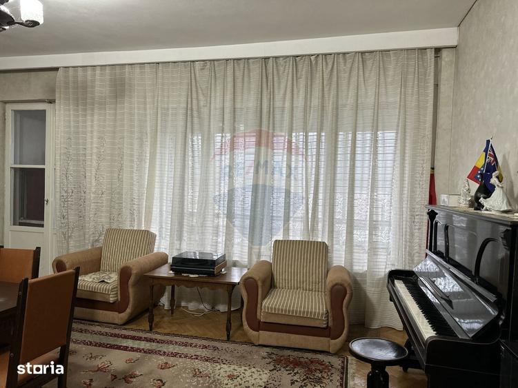 Apartament cu 4 camere, mobilat în Central