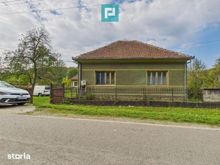 Casă cu 6 camere cu Teren 10439 Mp în Vărădia de Mureș