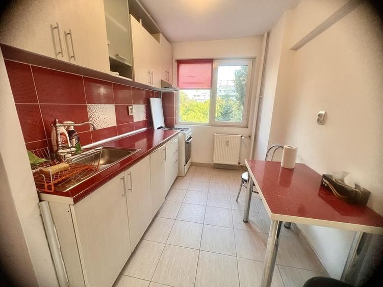 Apartament cu 2 camere semidecomandat în Jiului