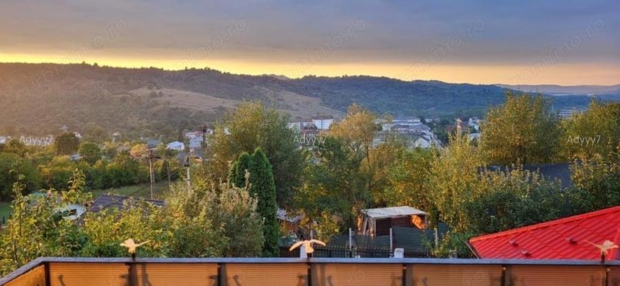 Casă individuală cu 5 camere cu Teren 2500 Mp în Central