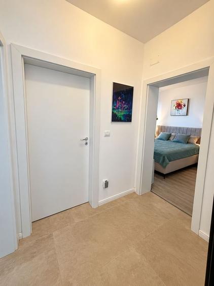 Apartament cu 3 camere semidecomandat, mobilat în Dumbrăvița