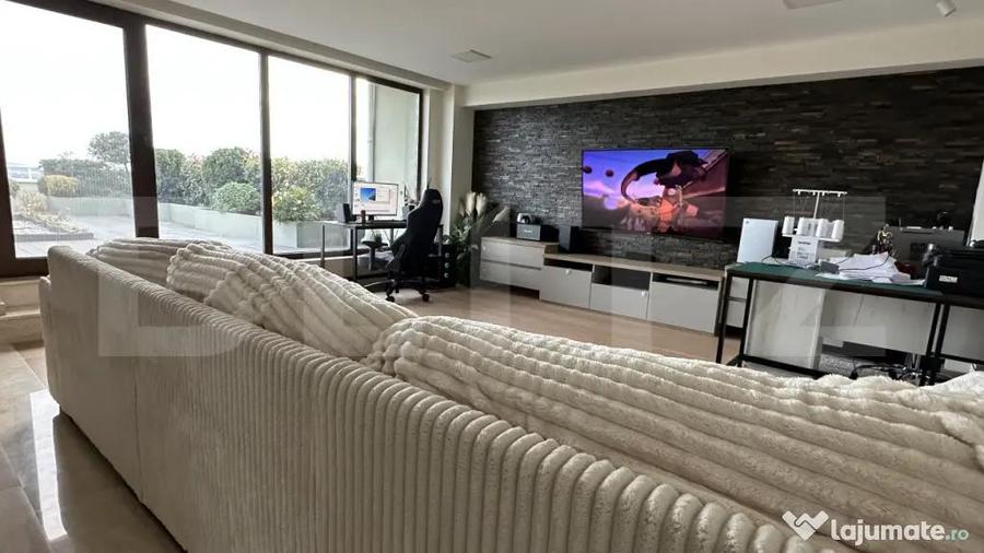 Apartament cu 3 camere semidecomandat în Nufărul
