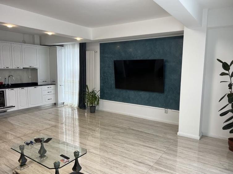 Apartament cu 3 camere semidecomandat în Central