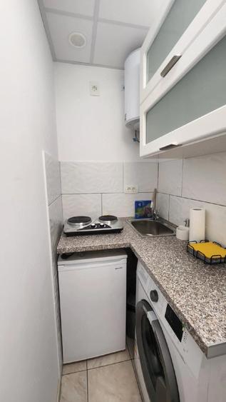 Garsonieră decomandată în Vest