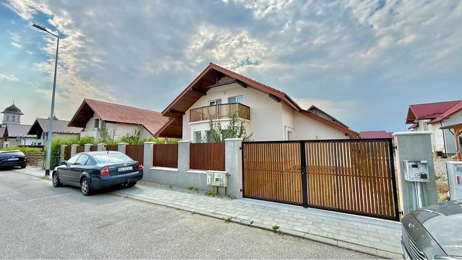 Casă cu Teren 400 Mp în Central
