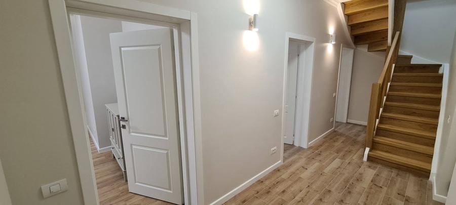 Apartament cu 4 camere semidecomandat, mobilat în Calea Victoriei