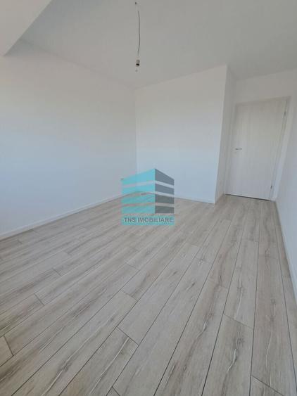 Apartament cu 4 camere decomandat în Titan