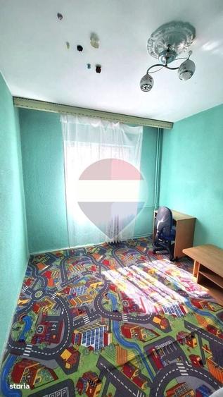 Apartament cu 3 camere decomandat în Rahova