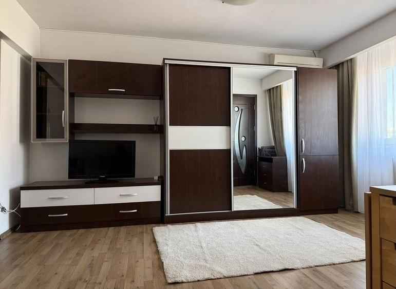 Garsonieră decomandată în Romană