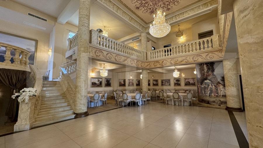 Spațiu comercial, de 1,570 mp, în Exterior Est
