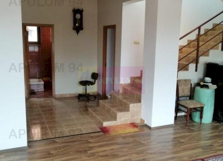 Casă individuală cu 12 camere decomandat cu Canalizare în Ghencea