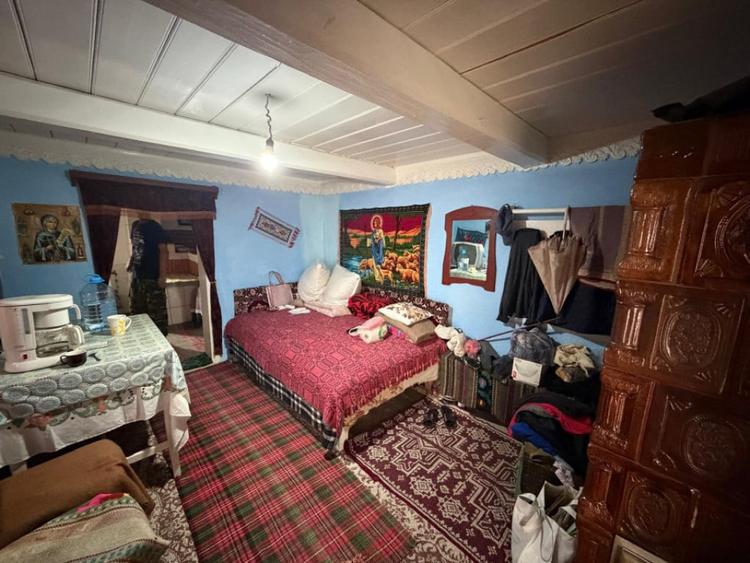 Casă cu 2 camere cu Teren 2100 Mp în Bălcăuți