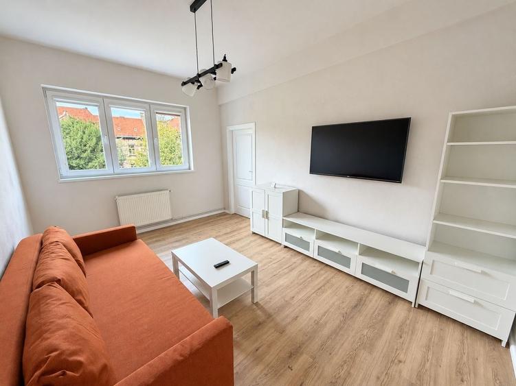 Apartament cu 3 camere semidecomandat în Semicentral