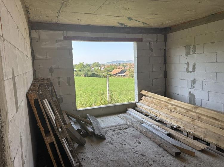 Casă cu 4 camere cu Teren 400 Mp în Luncanii de Jos