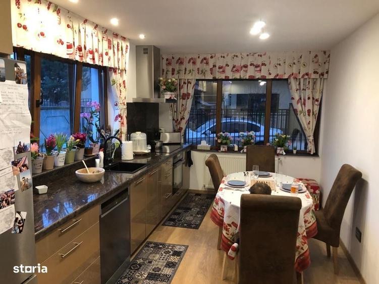 Casă cu 4 camere în Roșu