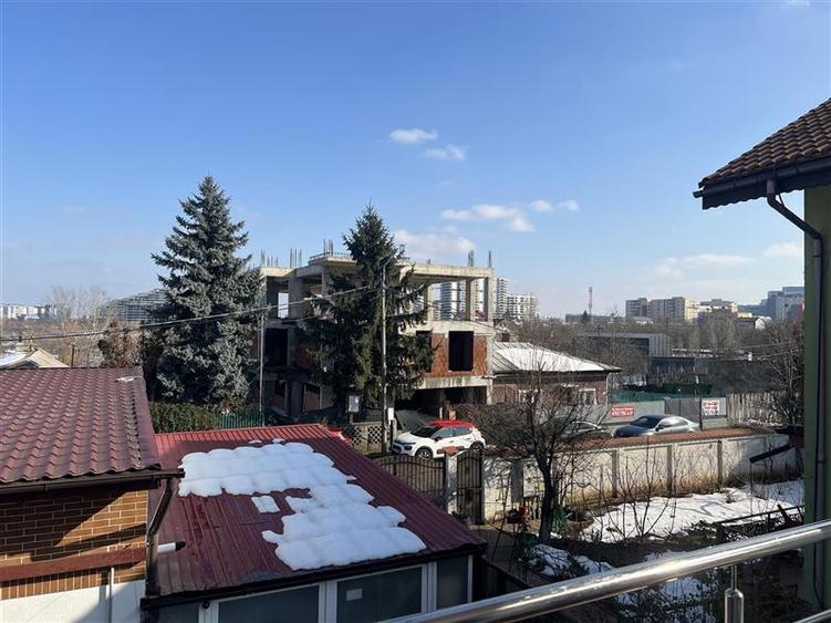 Casă individuală cu 5 camere cu Teren 404 Mp în Aviației