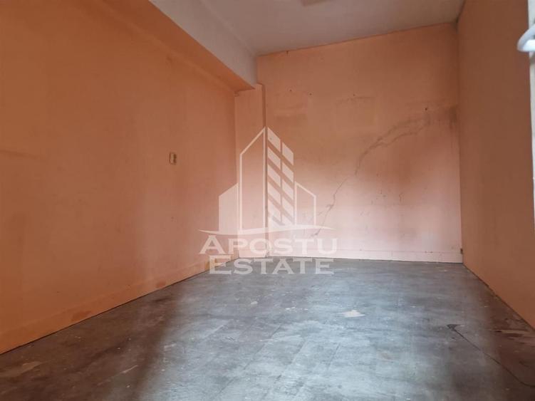 Spațiu comercial, de 600 mp, în Pârneava