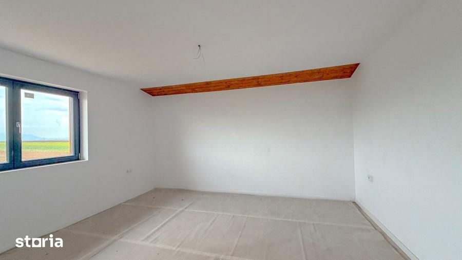 Casă cu 4 camere cu Teren 900 Mp în Tărlungeni