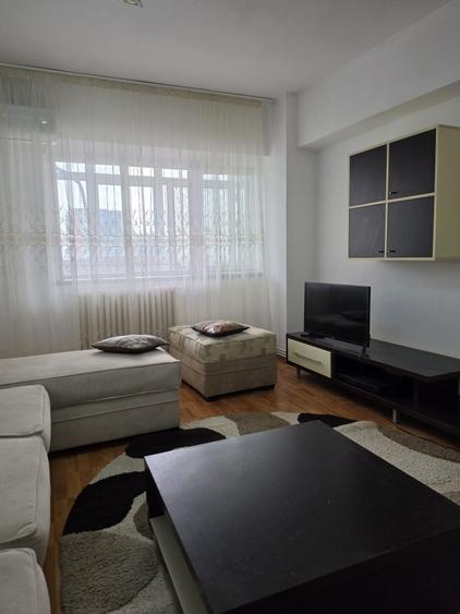 Apartament cu 3 camere decomandat, mobilat în Centru Civic