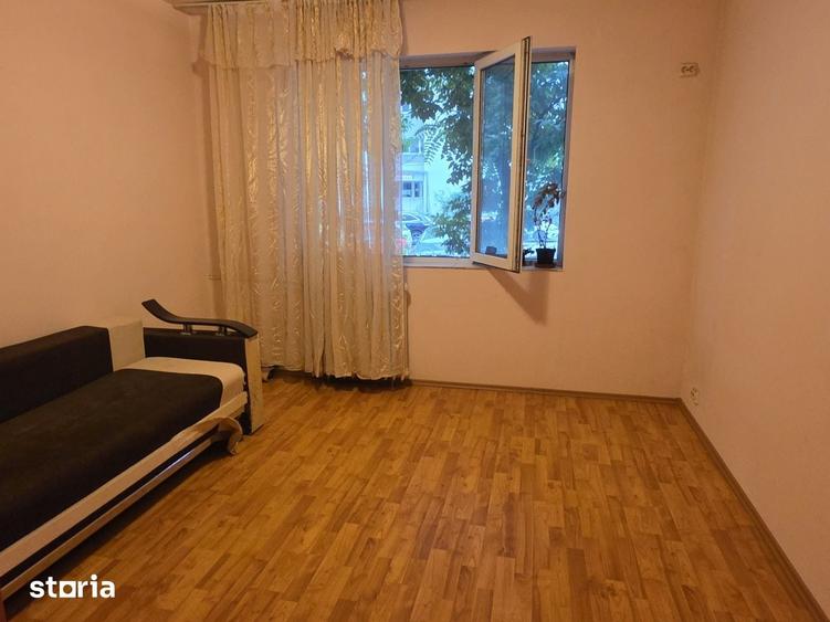 Apartament cu 3 camere decomandat în Dristor