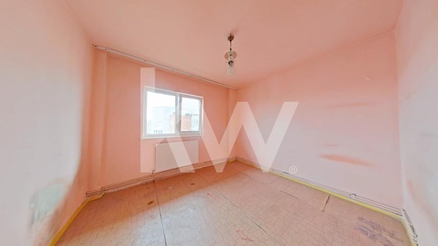 Apartament cu 3 camere decomandat în Calea București