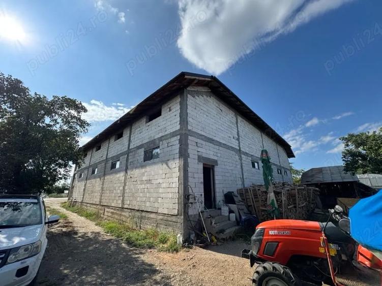 Spațiu comercial, de 2,100 mp, în Izbiceni