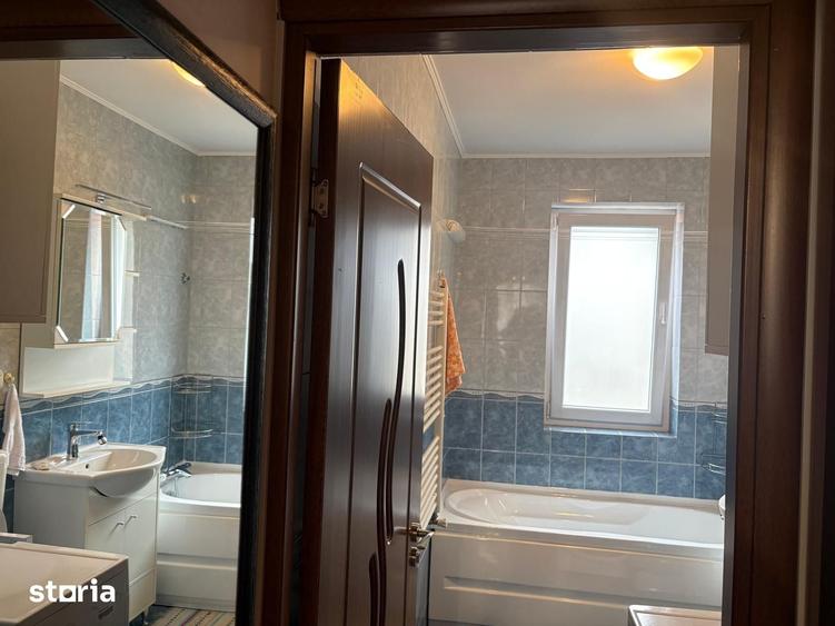 Apartament cu 2 camere decomandat în Tractorul