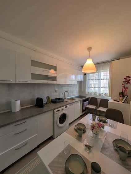 Apartament cu 3 camere semidecomandat în Florești
