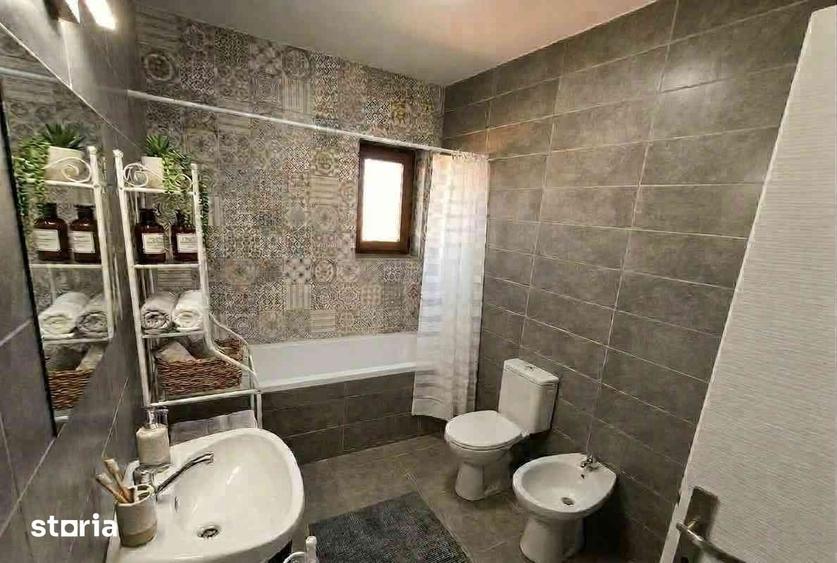 Casă cu 4 camere decomandat cu Teren 441 Mp în Săbăreni