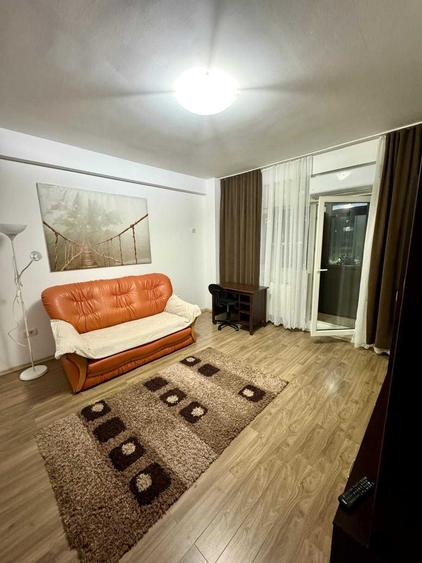 Garsonieră decomandată în Roșu