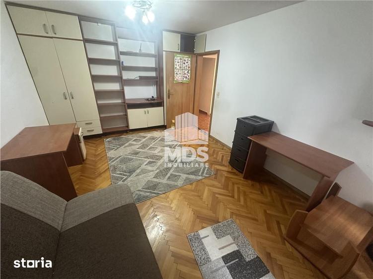 Apartament cu 4 camere decomandat în Lipovei